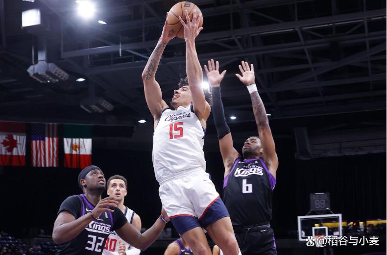 转会期NBA常规赛传出新动向，上海海港状态回暖，管理层表态：悬念犹存，年轻球员得到机会的简单介绍